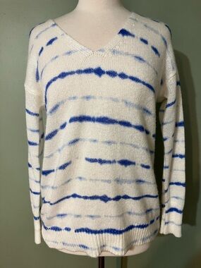 Jennifer Lopez Woman's V-Neck Sweater Medium